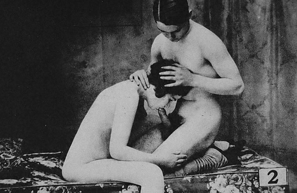 foto porno con latina tatuata in gang bang orale - Image 8