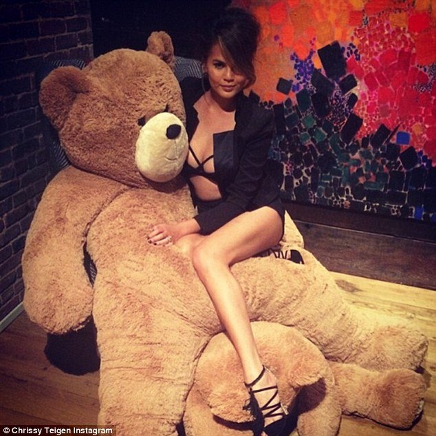 Foto porno con trentenne troia inculata in varie posizioni - Image 1