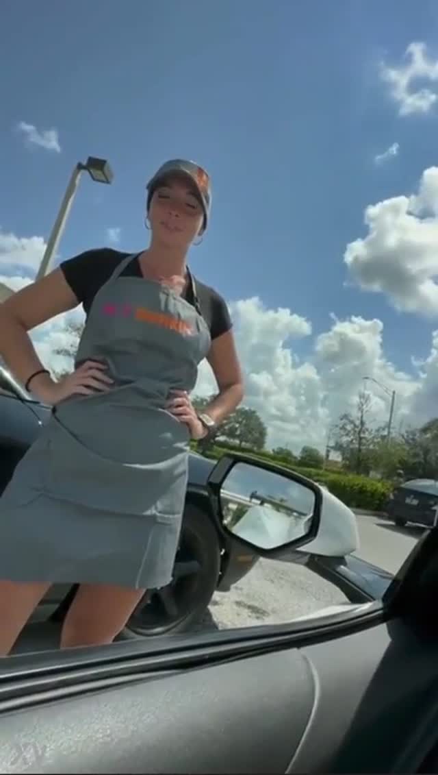 Lei non dimenticherà le tue palle e il tuo culo