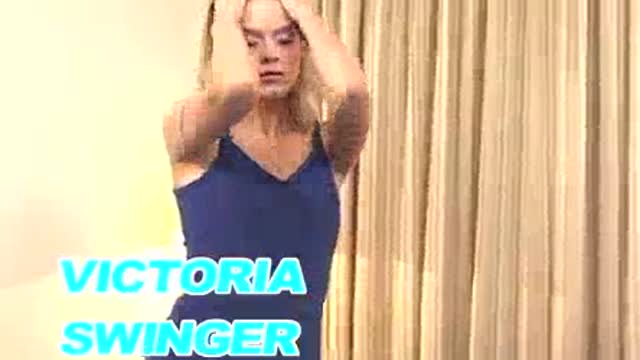 Mignotta bionda concede i buchi caldi e si fotte a dovere