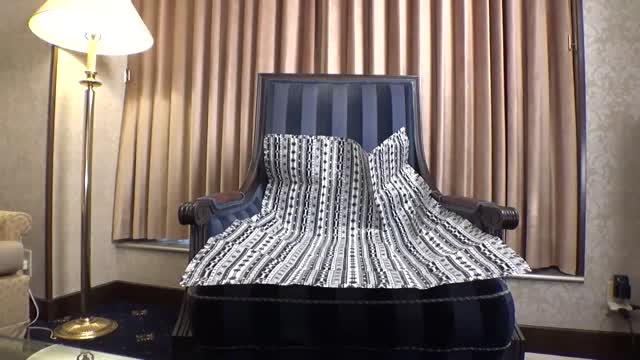 Claudia, milfona rossa e siliconata da Milano gode in una bella spagnola