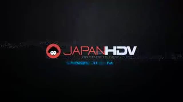 Mignotta asiatica dalle tette piccole si fa riempire la bocca di sperma