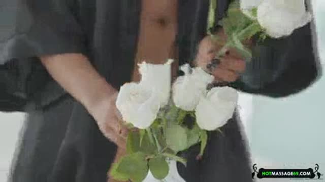 Baldracca nera con il culo grande scopata e inculata a dovere