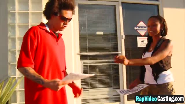 mora eccitata gode con grosso cazzone