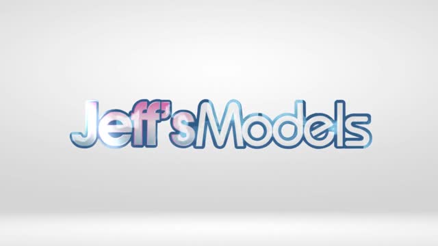 cougar in bikini con tette siliconate